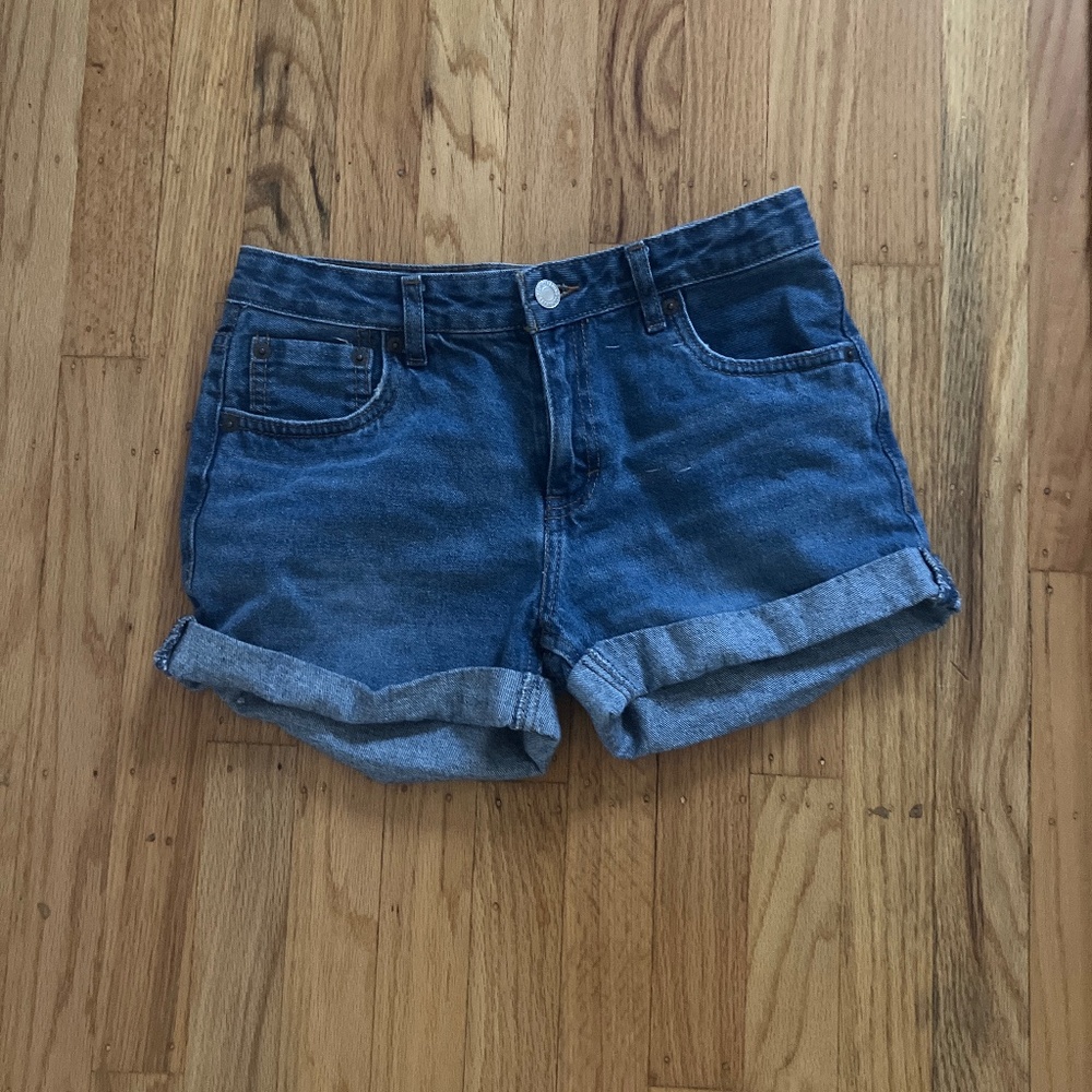 Levi’s Girlfriend Shorts
